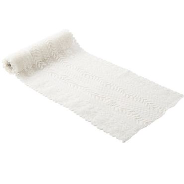 Craquez pour ce chemin de table en dentelle de couleur blanc pour votre déco de table | jourdefete.com Craquez pour ce chemin de table en dentelle de couleur blanc pour votre déco de table | jourdefete.com