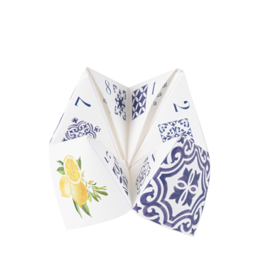 Cocotte Dolce Vita avec motifs céramiques bleus et blancs et décor méditerranéen | jourdefete.com Cocotte Dolce Vita avec motifs céramiques bleus et blancs et décor méditerranéen | jourdefete.com