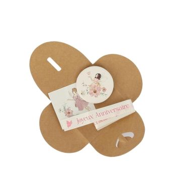 Kit anniversaire conte de fées avec badge, bracelet, tatouage et carte dans pochette kraft | jourdefete.com Kit anniversaire conte de fées avec badge, bracelet, tatouage et carte dans pochette kraft | jourdefete.com