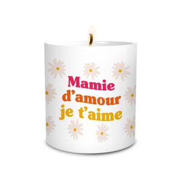 Bougie blanche "Mamie d’amour je t’aime" avec fleurs imprimées | jourdefete.com Bougie blanche "Mamie d’amour je t’aime" avec fleurs imprimées | jourdefete.com