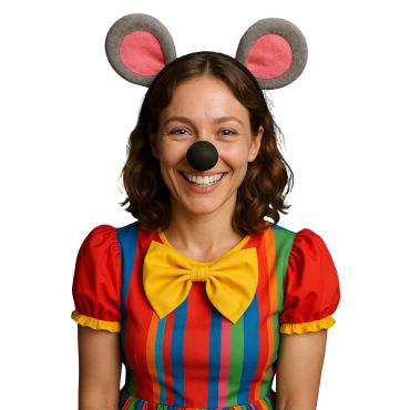 Femme déguisée en petite souris souriante avec un nez noir en mousse | jourdefete.com