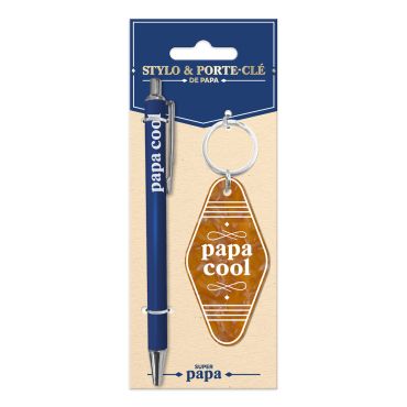 Set cadeau pour la fête des pères comprenant un stylo bleu et un porte-clés motel vintage avec l'inscription papa cool | jourdefete.com Set cadeau pour la fête des pères comprenant un stylo bleu et un porte-clés motel vintage avec l'inscription papa cool | jourdefete.com