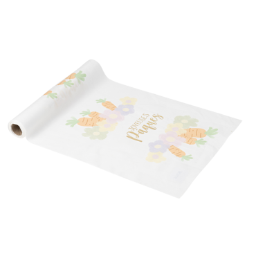 Chemin de table Pâques en tissu blanc avec motifs carottes et fleurs | jourdefete.com Chemin de table Pâques en tissu blanc avec motifs carottes et fleurs | jourdefete.com