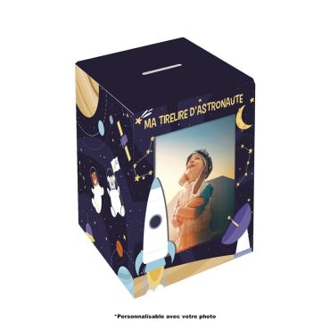 Tirelire personnalisable enfant thème astronaute avec fusée et espace | jourdefete.com Tirelire personnalisable enfant thème astronaute avec fusée et espace | jourdefete.com