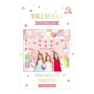 Une toile murale personnalisable sur le thème des licornes avec des stickers pour prénom | jourdefete.com Une toile murale personnalisable sur le thème des licornes avec des stickers pour prénom | jourdefete.com