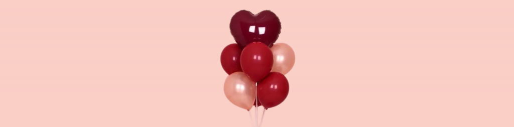 Des ballons rouges pour montrer vos sentiments le soir de la Saint-Valentin assemblage-composition-ballons-amour