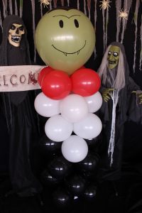 Vlad le vampire une déco originale en ballon halloween Une tour de vampire en ballon halloween