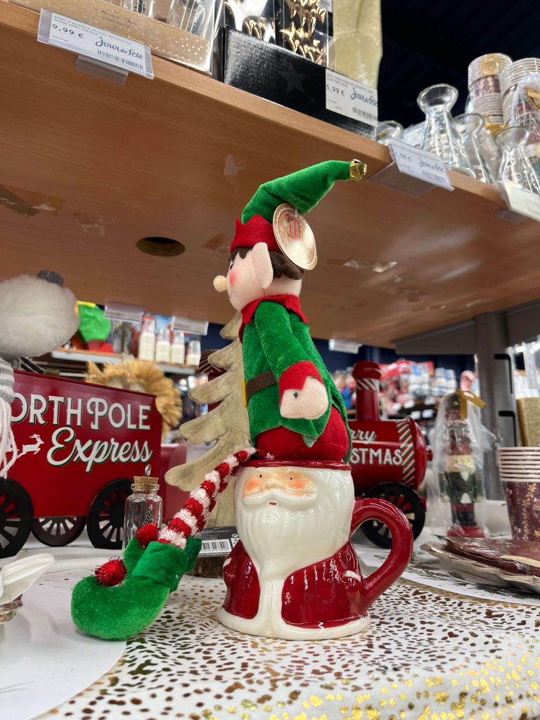Bon appétit à vous tous, hihihi ! Vous vouliez vous réchauffer ? Pas sûre de boire ce chocolat chaud du lutin de Noël et vous ?